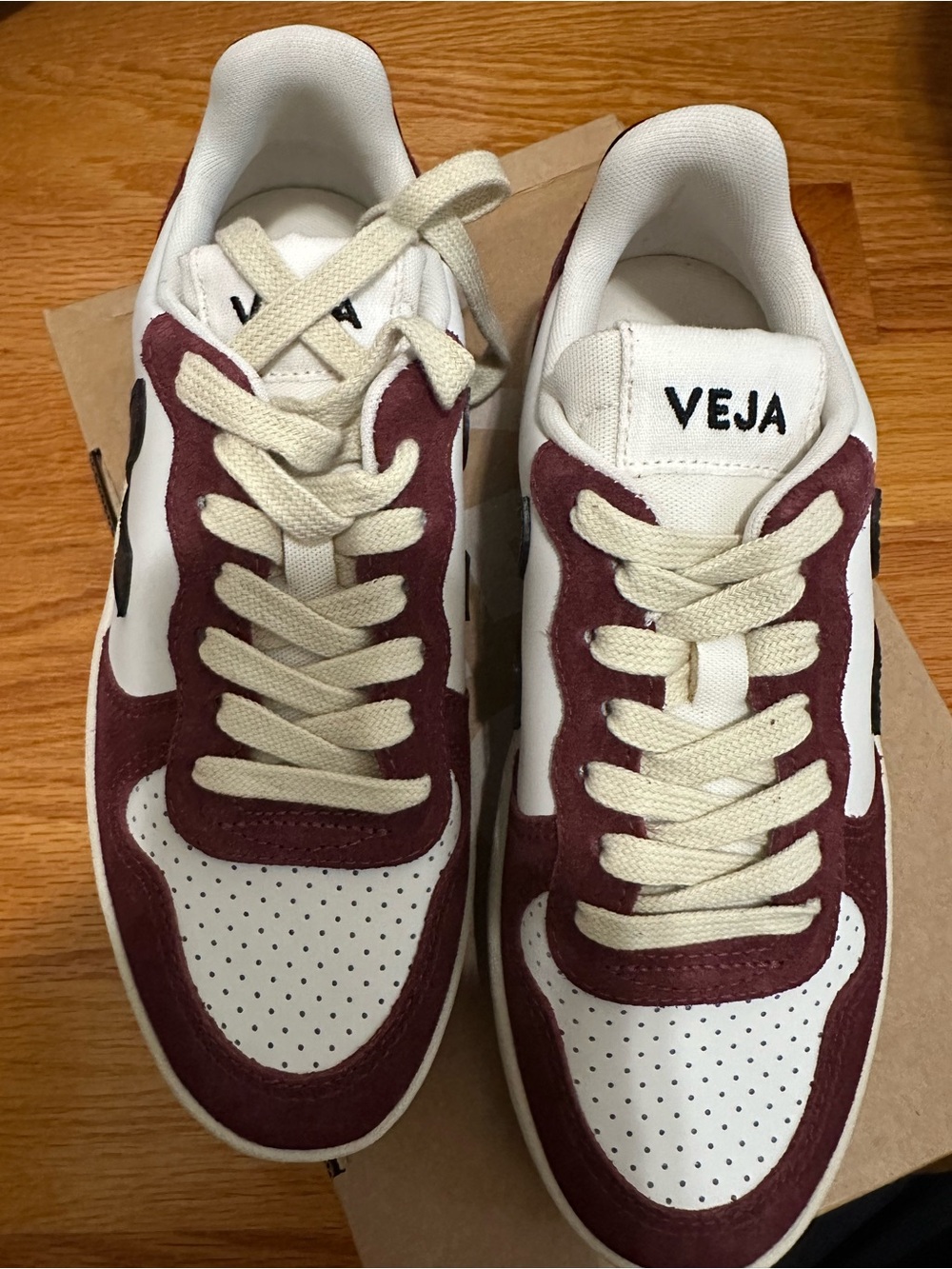 VEJA V-10 Sneakers US 5-5.5